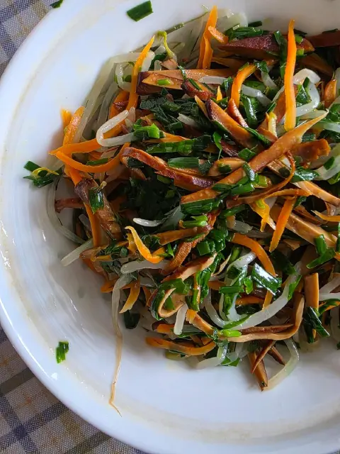 韭菜豆芽胡萝卜炒茶干