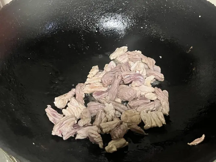 香干炒肉 第 1 步