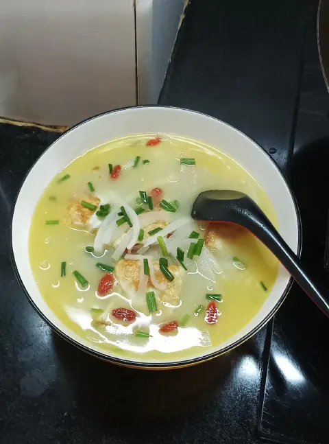 白萝卜丝煎蛋汤
