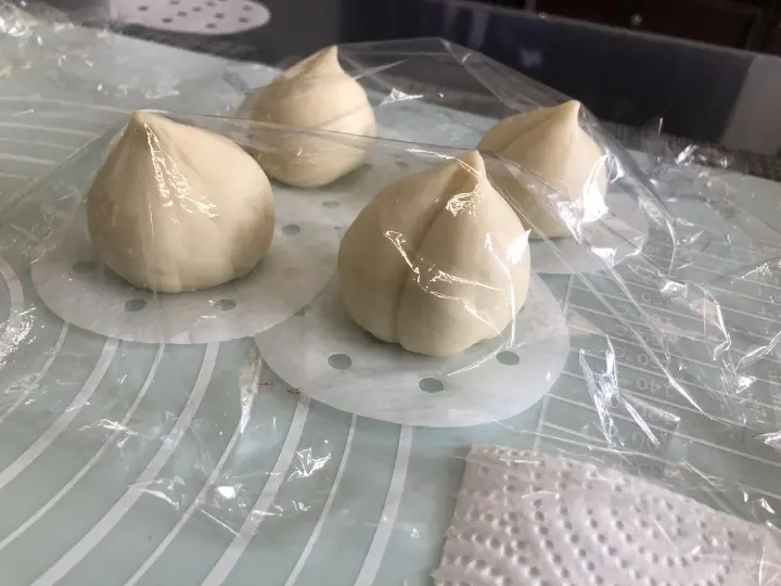 手工祝寿寿桃馒头 第 2 步