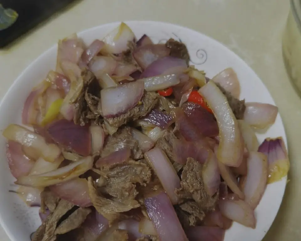 洋葱炒牛肉成品图