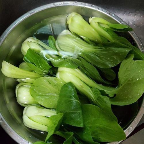 青菜炒蛋饺 第 1 步