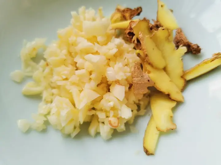 豆角炒肉 第 3 步