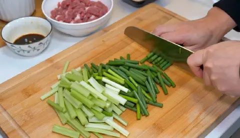 芹菜蒜毫炒肉
