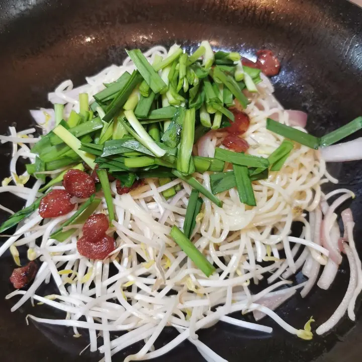广式腊肠炒面 第 6 步