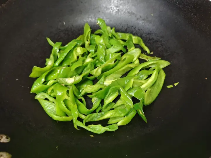 蒜香少油炒茄子 第 8 步