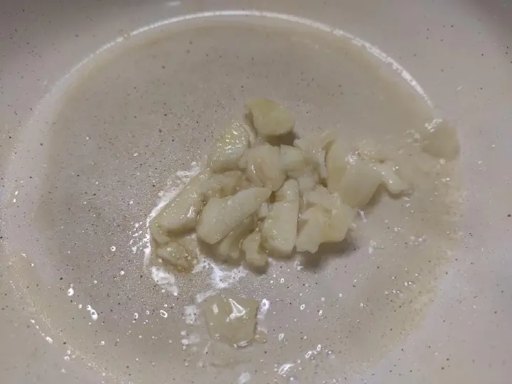 手撕包菜 第 1 步