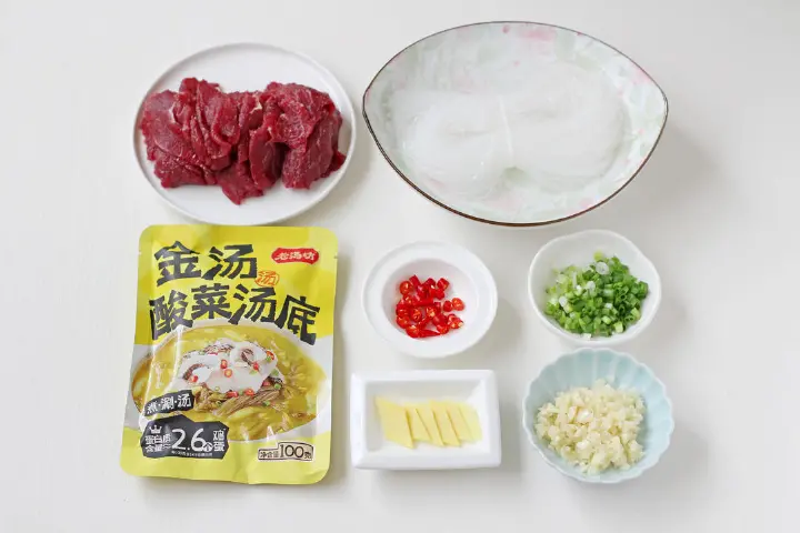 金汤酸菜粉丝牛肉 第 2 步