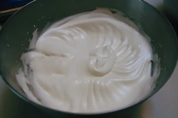 圣诞老人草莓蛋糕 第 6 步