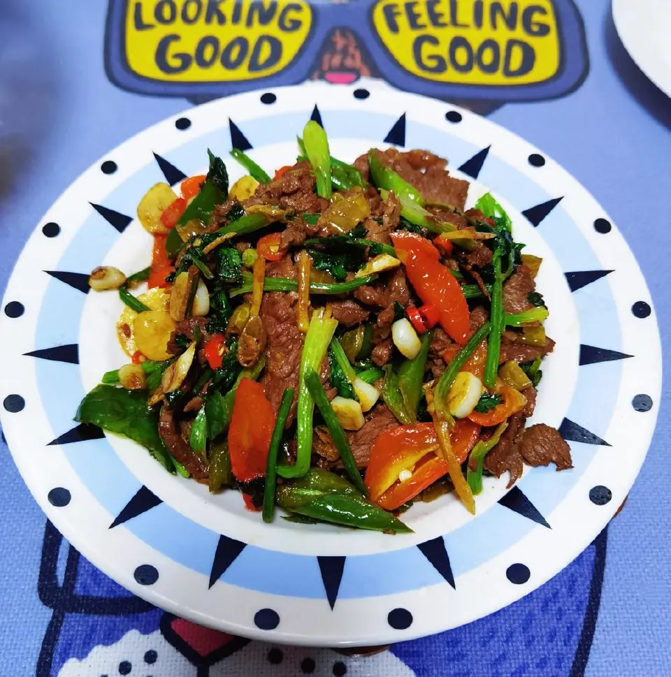 小炒黄牛肉成品图
