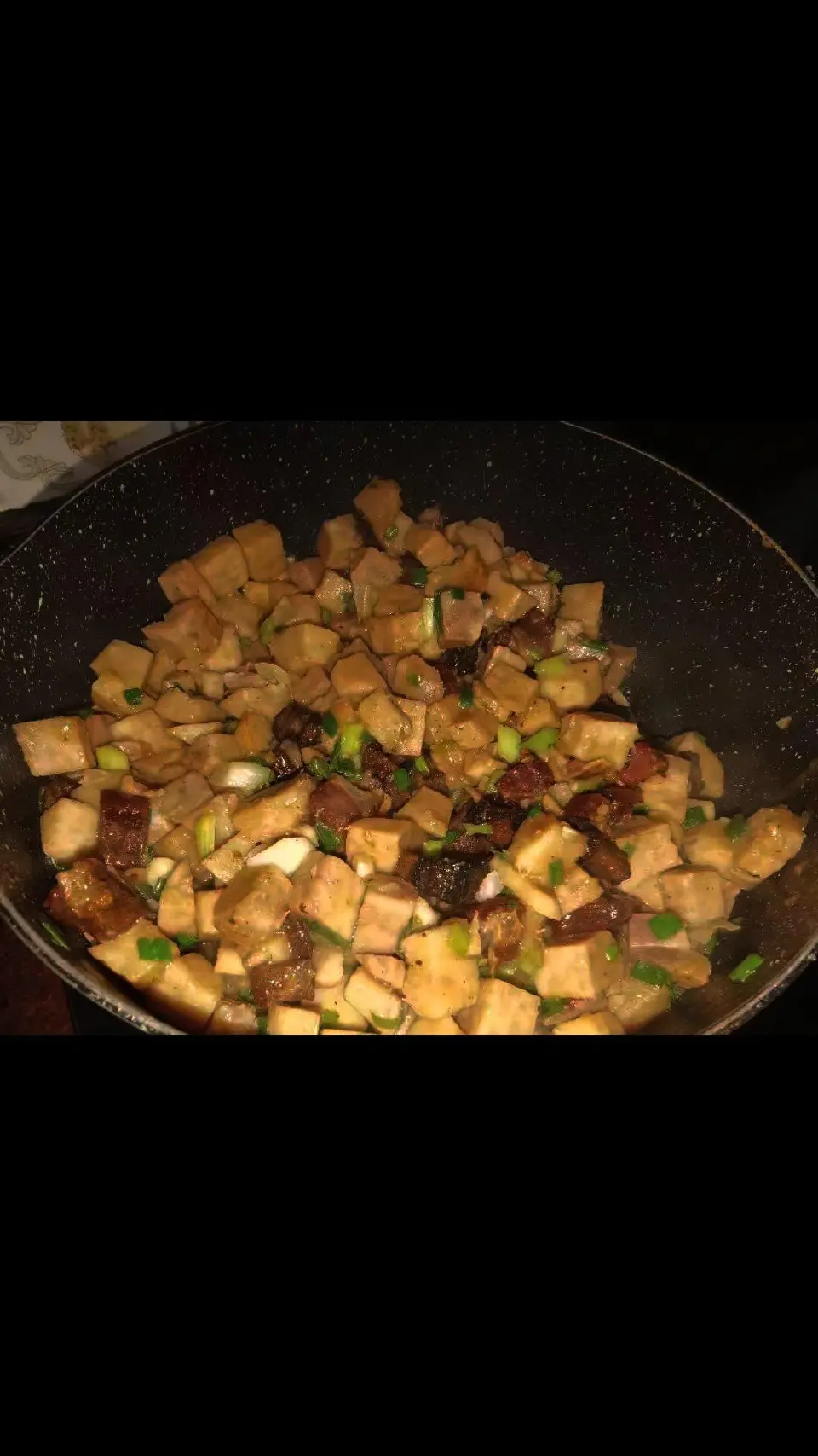 腊肉炒芋头成品图