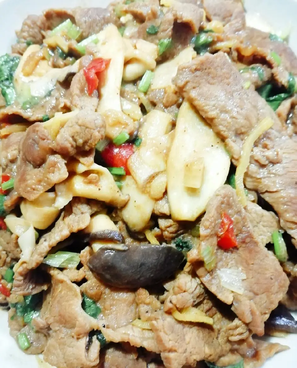 牛肉炒杏鲍菇成品图