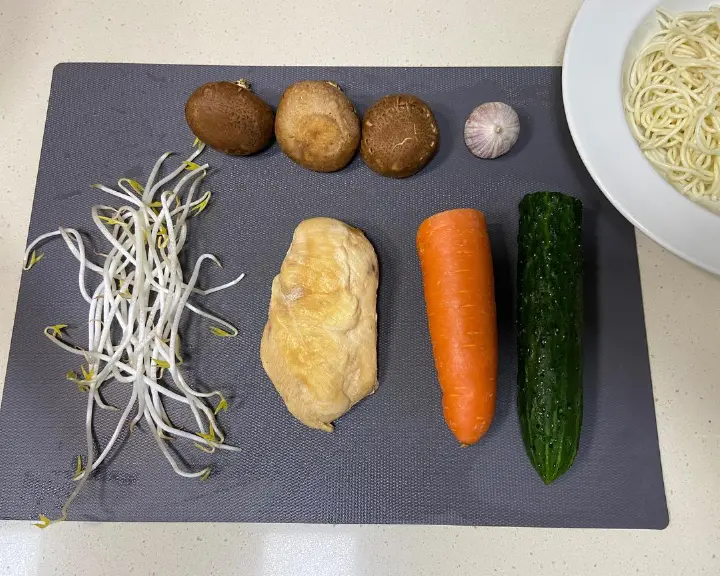 椒麻鸡丝凉面 第 2 步