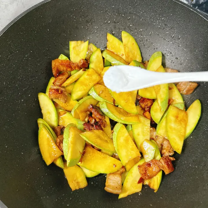 西葫芦炒肉 第 15 步