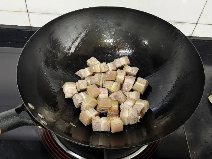 红烧肉烧鹌鹑蛋 第 2 步