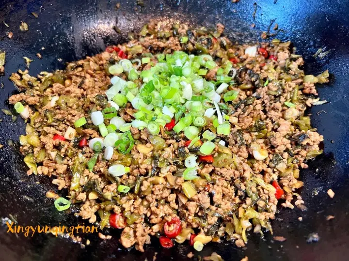 酸菜肉末 第 6 步