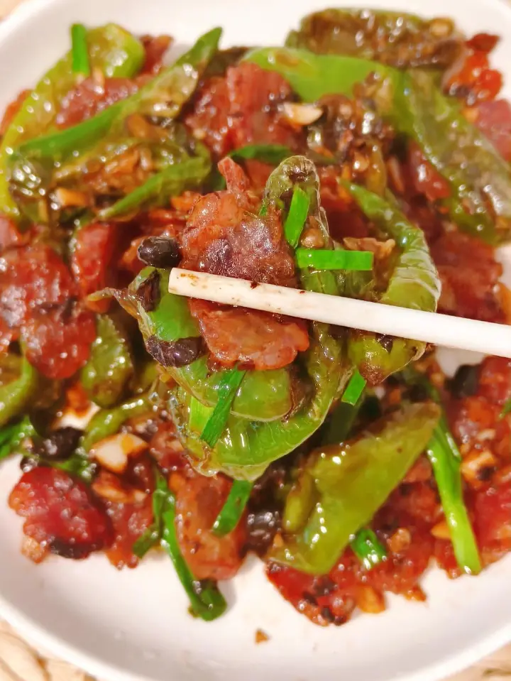 豆豉腊肠炒樟树港辣椒 第 10 步