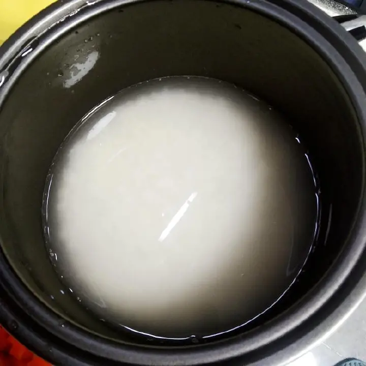 腊肠土豆香菇焖饭 第 3 步