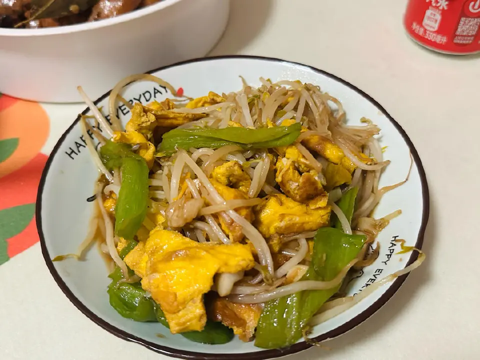 鸡蛋炒豆芽成品图