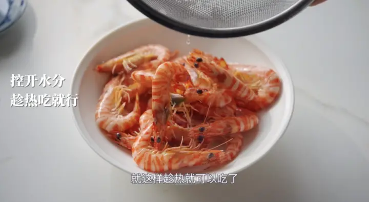 白灼虾、藕片与西兰花 第 3 步