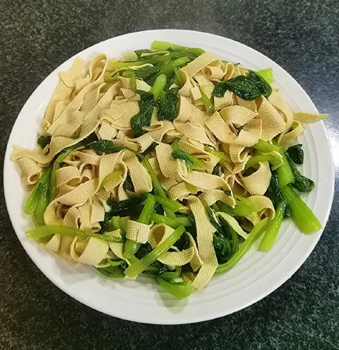 千张炒鸡毛菜