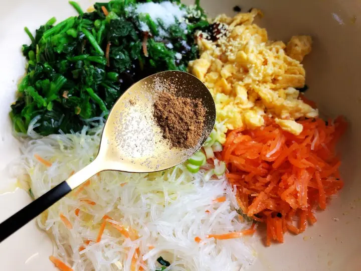 菠菜鸡蛋手抓饼馅饼 第 8 步