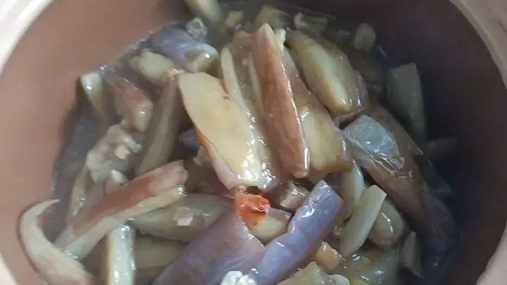 咸鱼茄子煲 第 7 步
