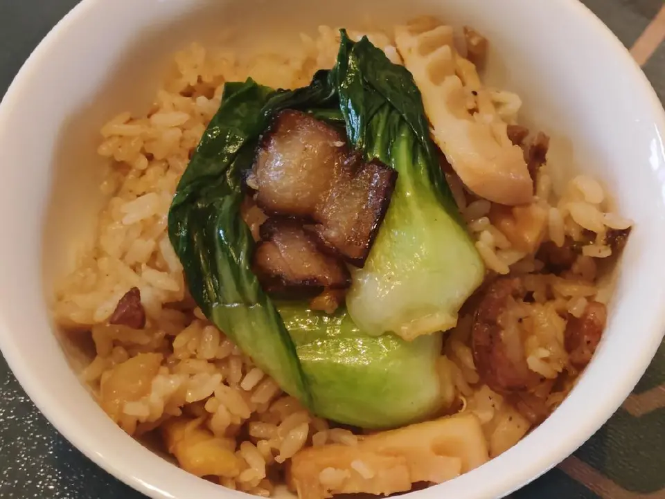 春笋腊肉电饭煲焖饭成品图