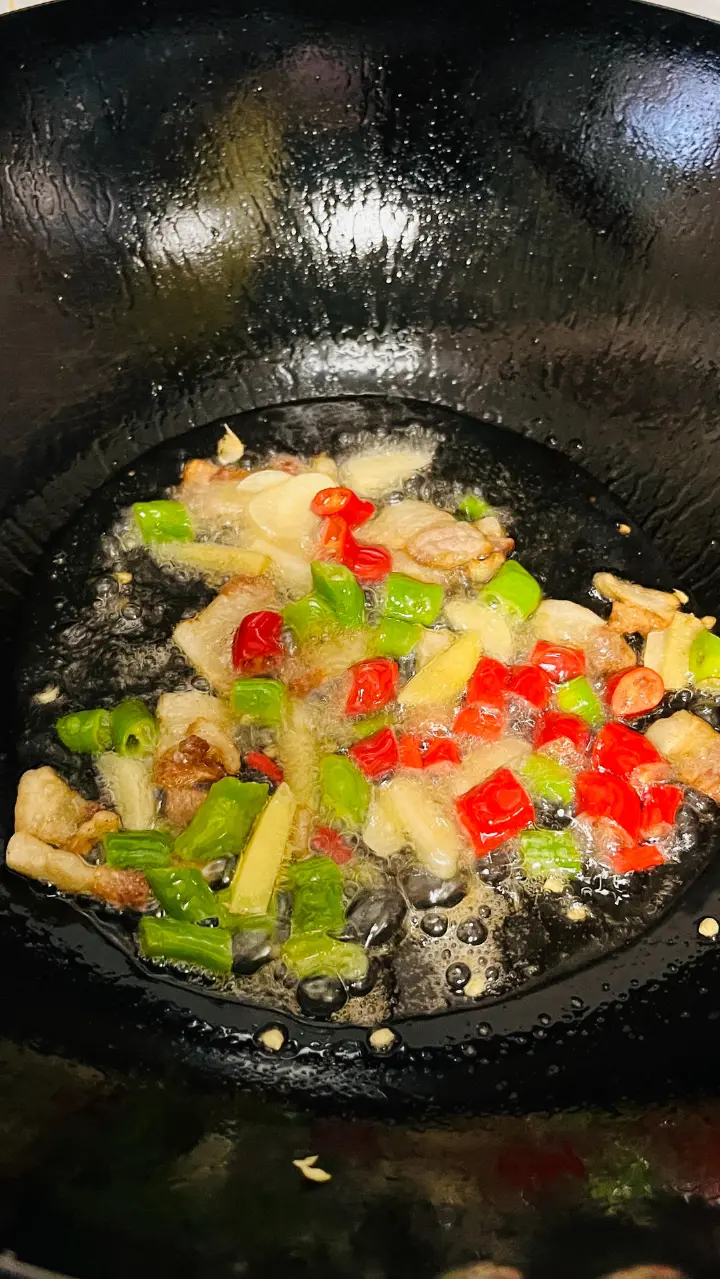 芹菜炒香干 第 3 步
