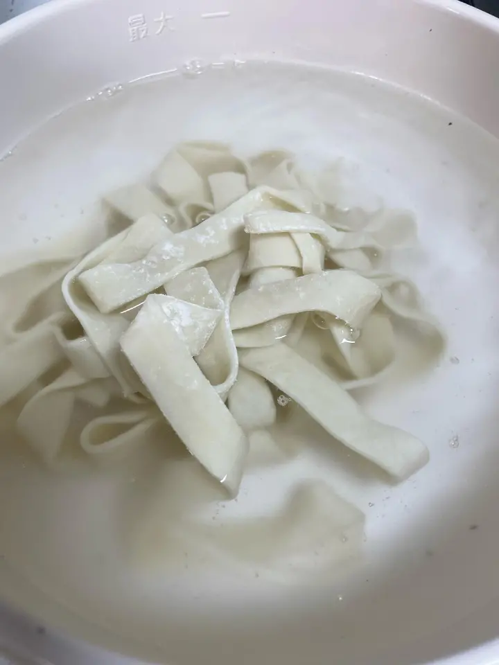 西红柿鸡蛋宽面 第 6 步