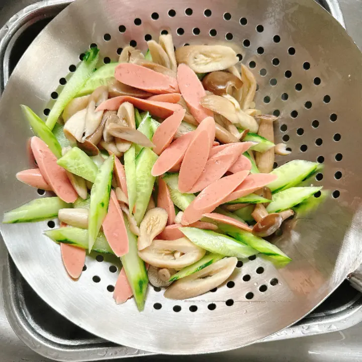 菌菇火腿炒鸡蛋 第 10 步