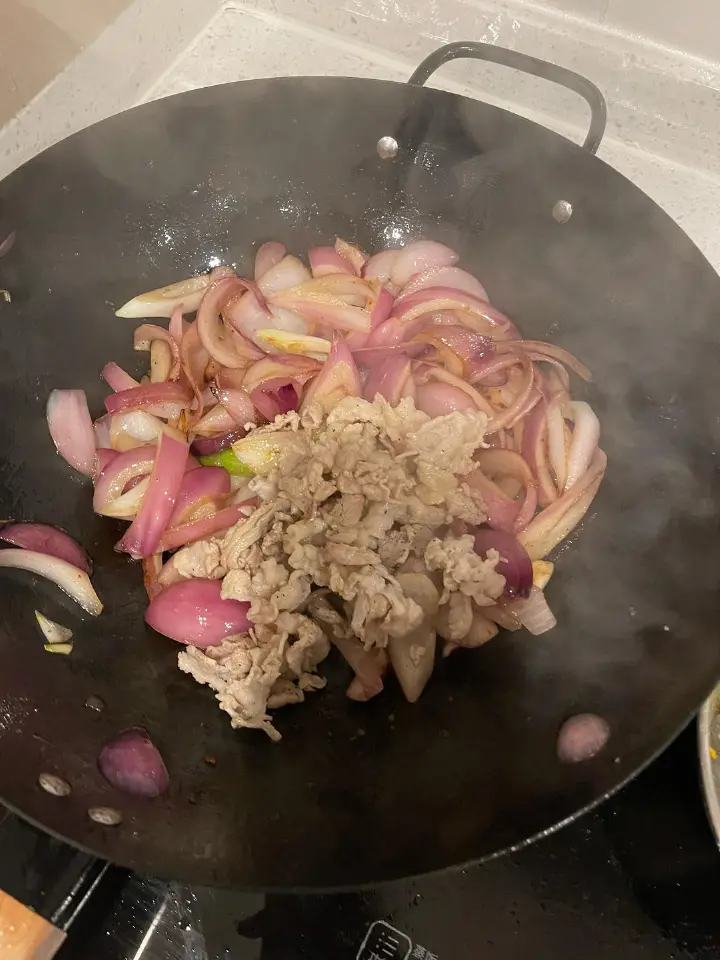 焦糖洋葱炒肉丝 第 4 步