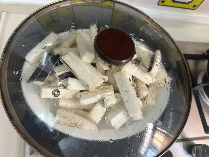咸鱼茄子煲 第 4 步