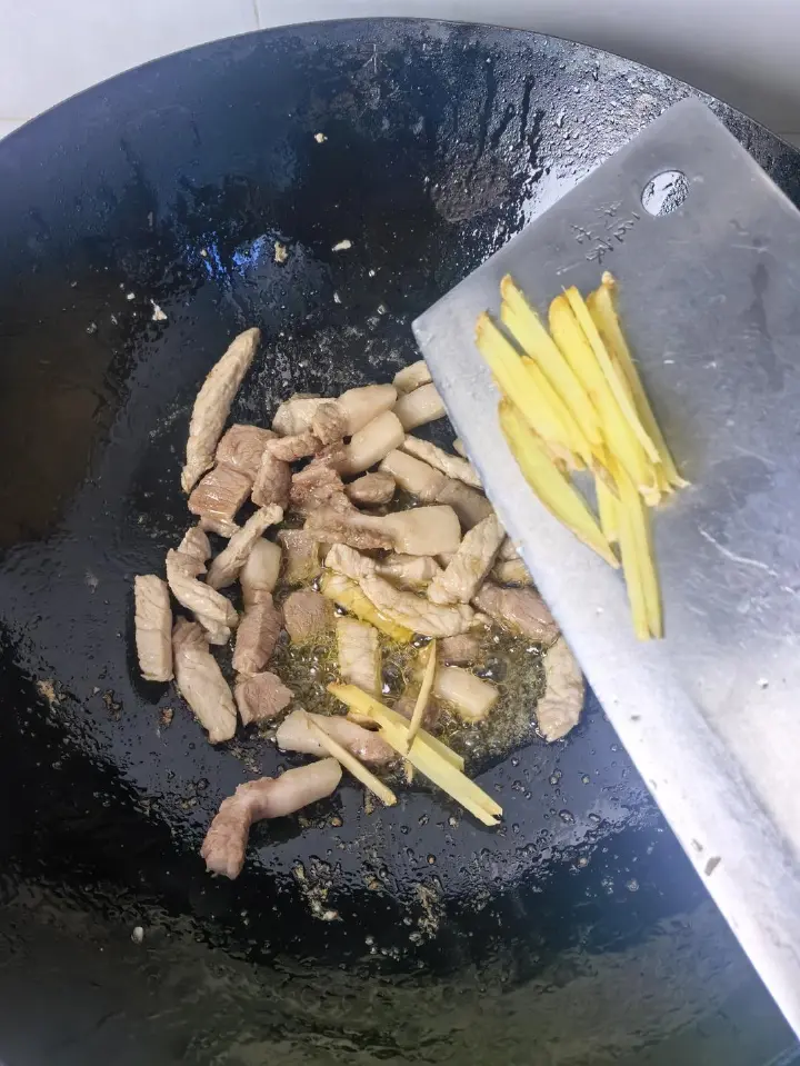蒜苔炒肉 第 5 步