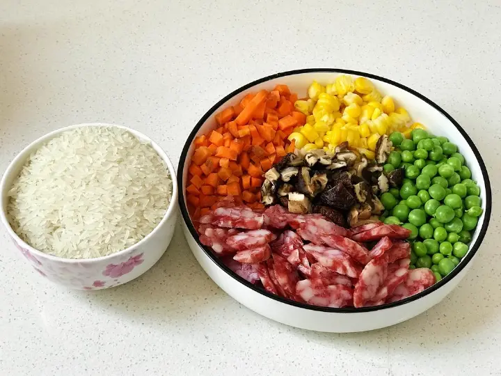 腊肠焖饭 第 1 步