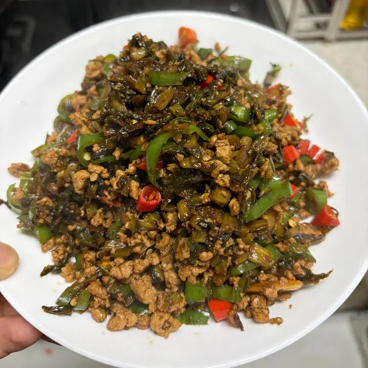 雪菜肉末炒螺丝椒 第 1 步