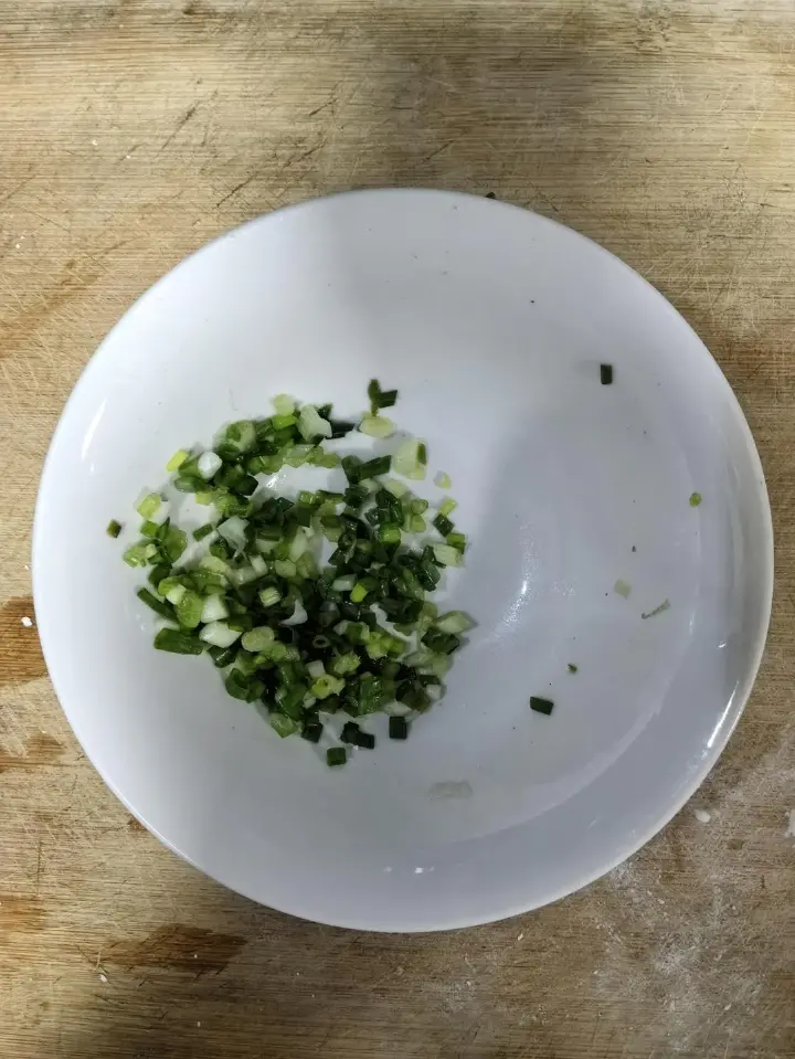 饺子皮葱油饼 第 1 步