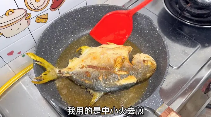 香煎金鲳鱼 第 4 步