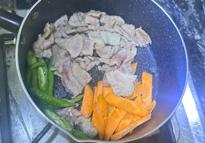 杂菜炒肉 第 6 步