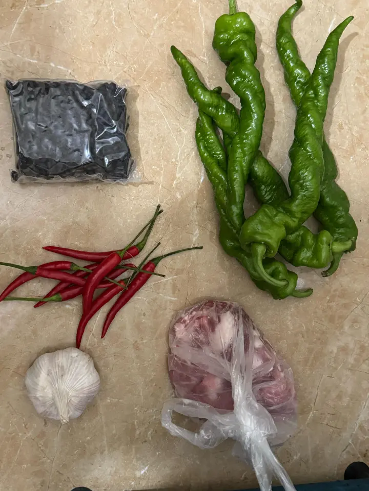 辣椒炒肉 第 1 步