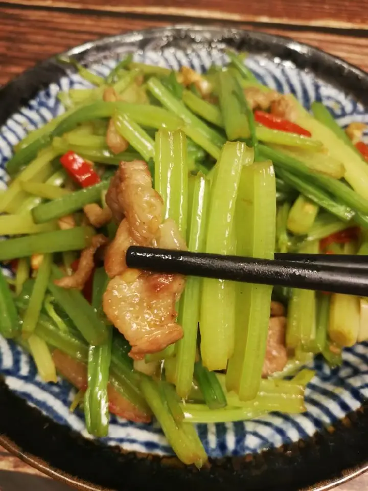 芹菜炒肉丝 第 7 步