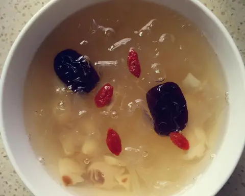 红枣银耳莲子羹