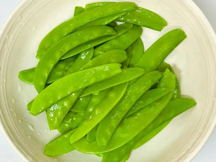 荷兰豆炒腊肉 第 1 步