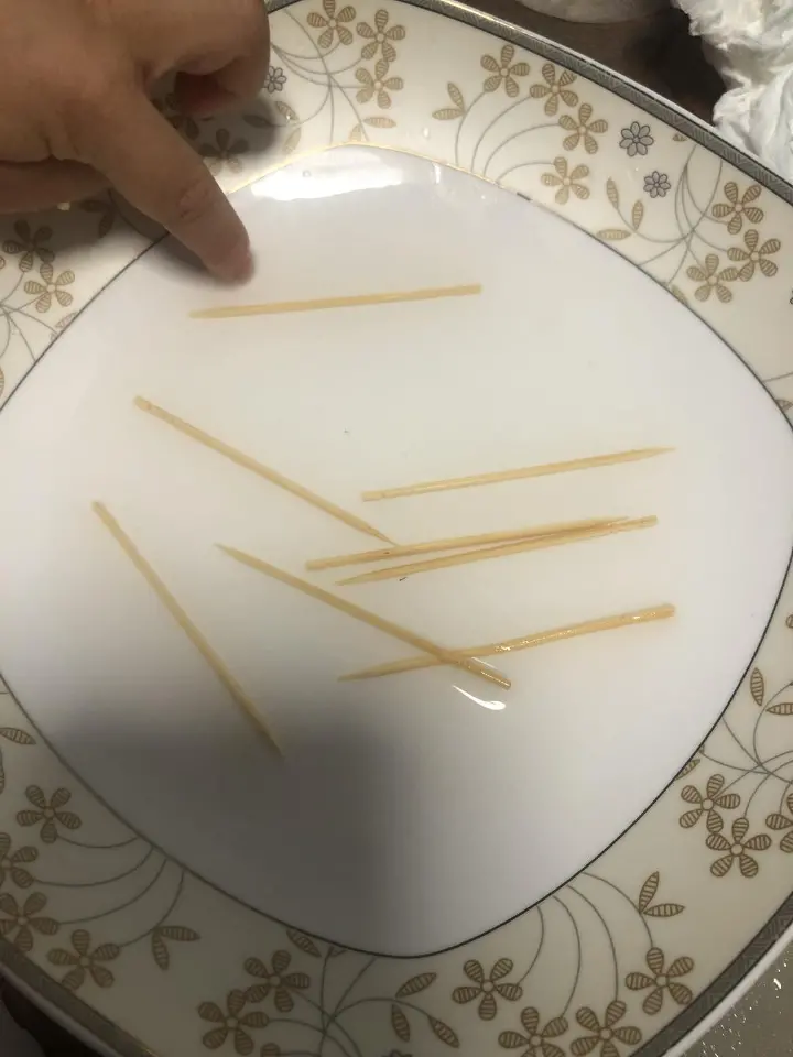 草莓香蕉冰糖葫芦 第 2 步