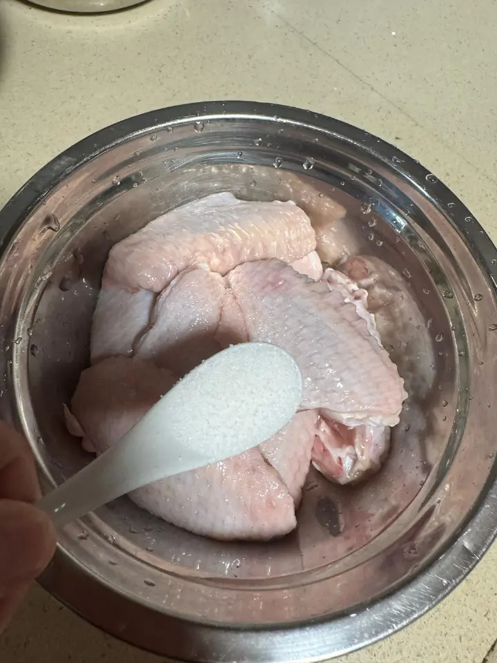 盐煎鸡翅 第 3 步