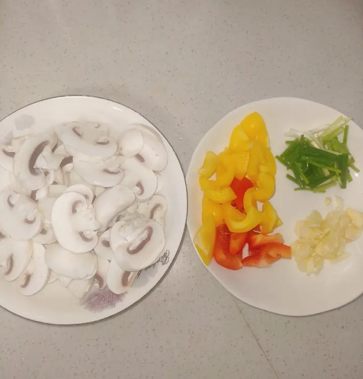 彩椒炒口蘑 第 2 步
