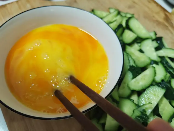 黄瓜炒鸡蛋 第 1 步