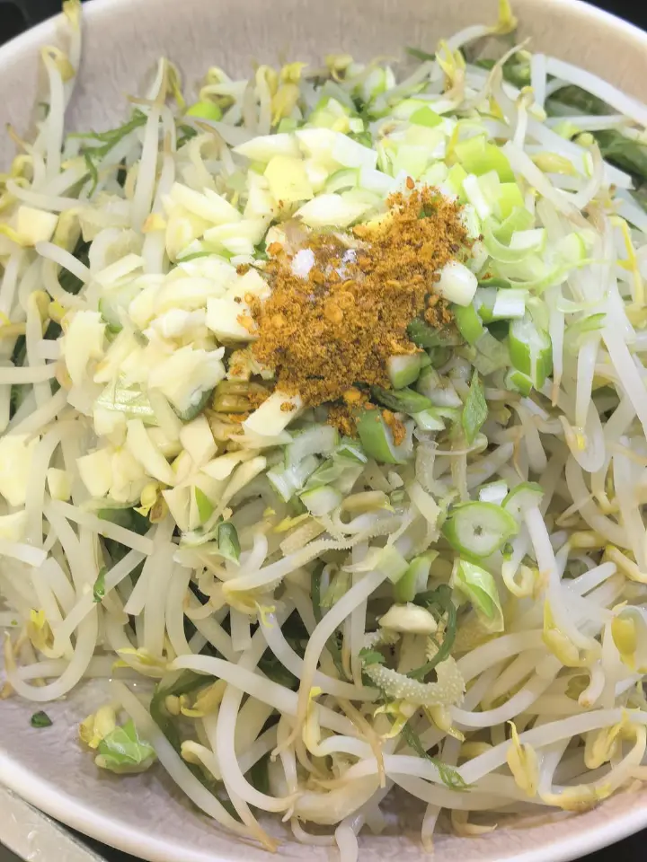 油炝百叶拌豆芽 第 3 步