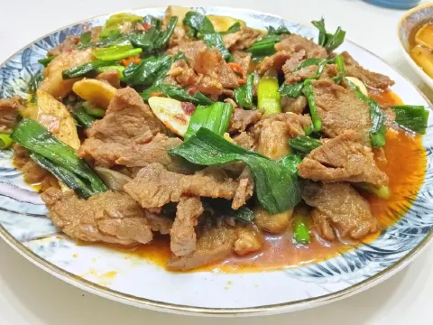 蒜苗炒牛肉