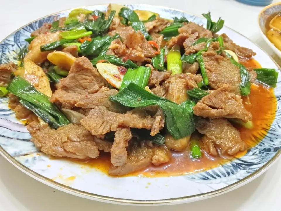蒜苗炒牛肉成品图